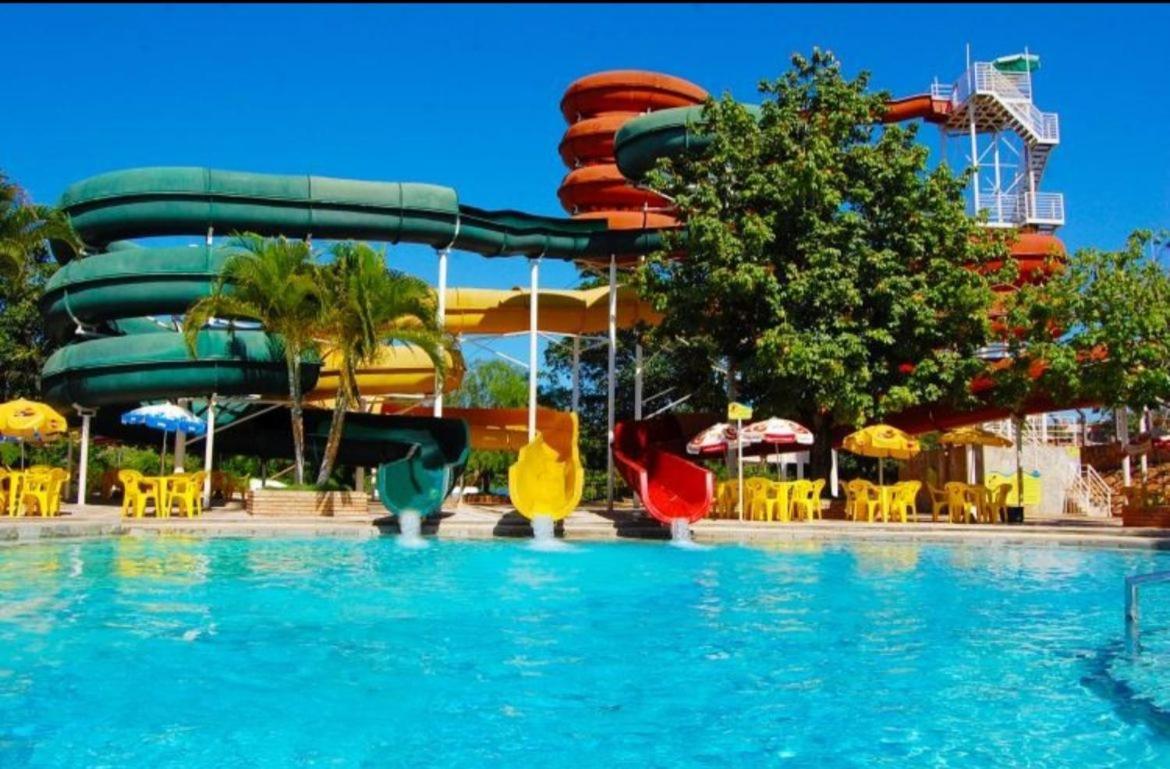 Spazzio Di Roma E Parque Acqua Park-splash Caldas Novas